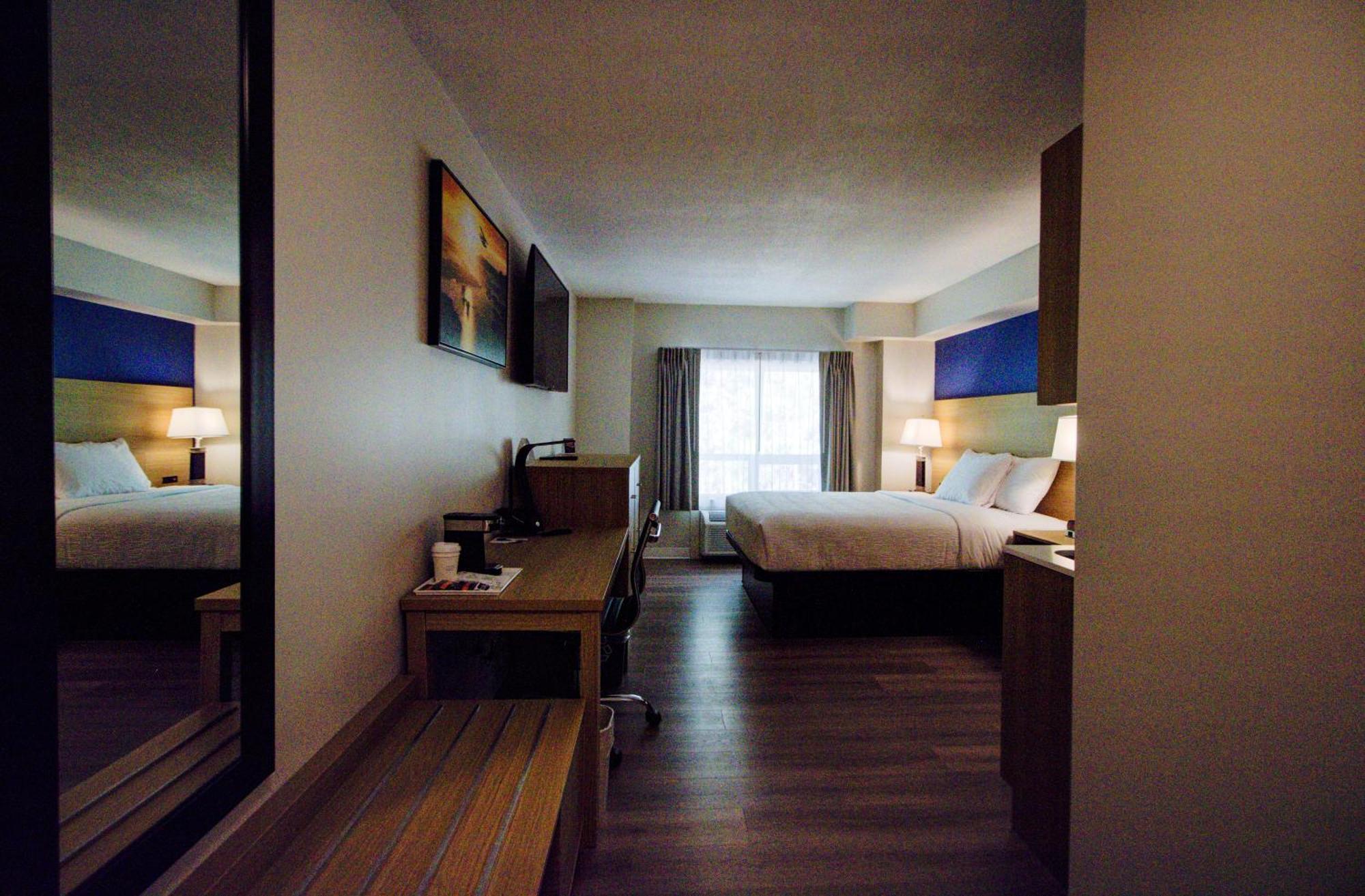 Baymont By Wyndham Gold River Exteriör bild