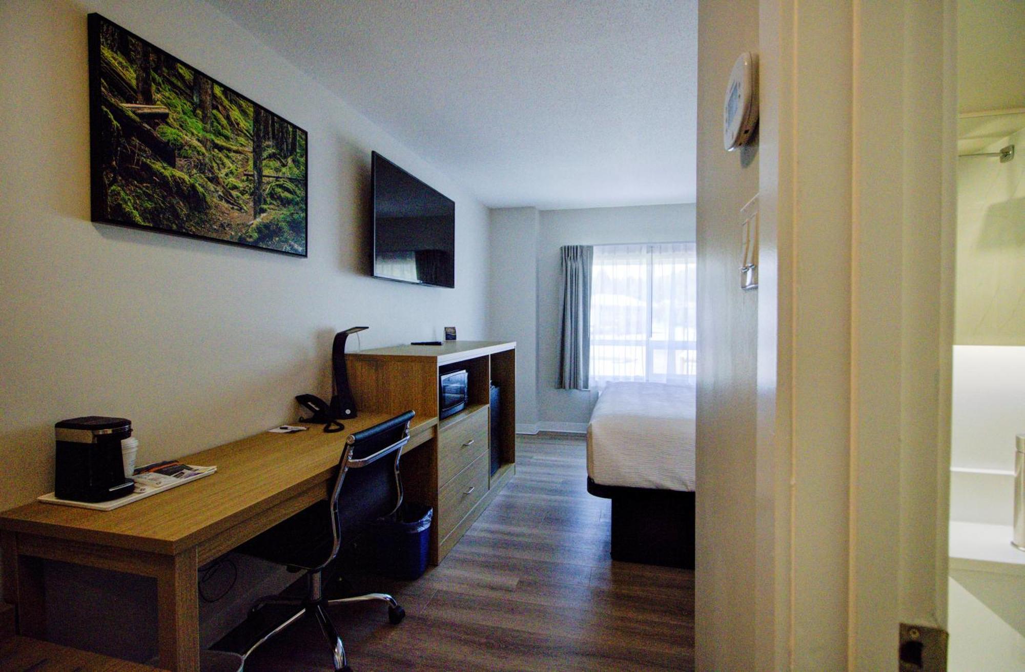 Baymont By Wyndham Gold River Exteriör bild
